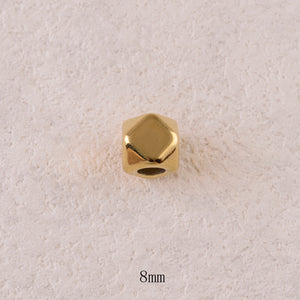 Intercalaire cube facetté